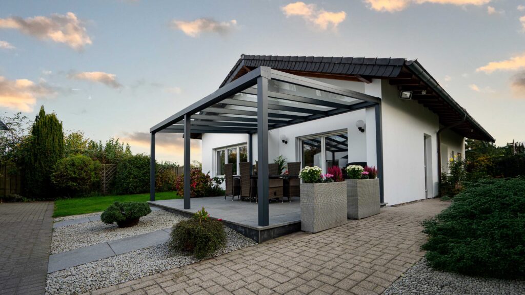 Trier Arona - unser modernes Terrassendach in Anthrazit